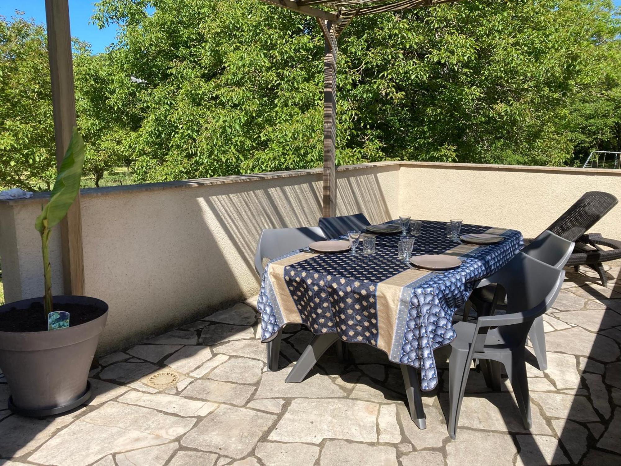 Gite Les Cles Des Champs Cote Jardin Lacave  Exterior foto